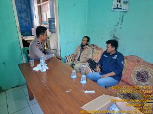 Bhabinkmatibmas Polsek Pameungpeuk Sambang Warga Di Kp. Bojong Ds. Bojong Pameungpeuk Garut