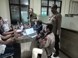 Personil Polsek Pameungpeuk Gelar KRYD Jam Malam Dalam Jaga Kamtibmas Kondusif