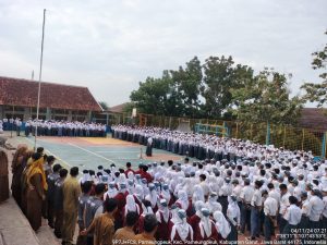 Kapolsek Pameungpeuk Pembina Upacara SMAN 05 Garut