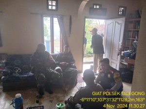 Jajaran Polsek Talegong Sambang Warga Cibaliung Dalam Cooling System Didamping Babinsa