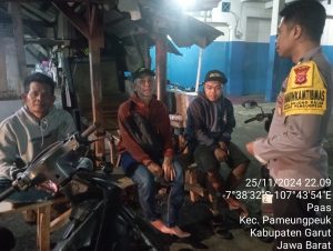 KRYD Malam Polsek Pameungpeuk Pastikan Sitkamtibmas Stabil Dalam Masa Tenang Pilkada 2024