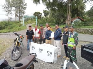Sukseskan Pilkada Bripka Setiawan kawal Logistik ke Tempat Pemungutan Suara