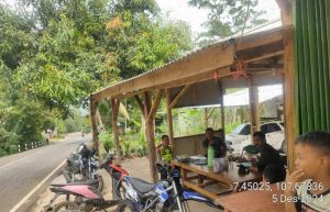 Polsek Pakenjeng melaksanakan Sambang Warga di Kampung Dampit Desa Jatiwangi