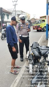 Penertiban Knalpot Bising/Knalpot tidak sesuai Spesifikasi Oleh Unit Lalu Lintas Polsek Kadungora Polres Garut