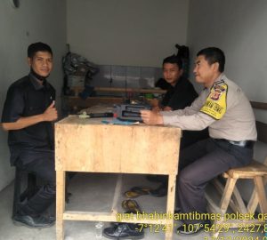 Aipda Handi Lakukan Program Sambang Dan Binluh Kamtibmas Di Wilayah Kelurahan Sukamentri