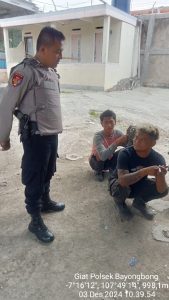 Anggota Polsek Bayongbong Dan Polsubsektor Cigedug Giat KRYD Silaturahmi Kamtibmas Untuk Menjaga Keamanan Dan Kenyamanan Di Wilayah Kec. Bayongbong/Kec. Cigedug