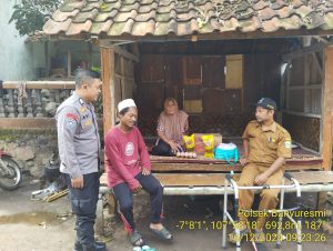 polsek banyuresmi bhabin desa dangdeur bersilaturahmi