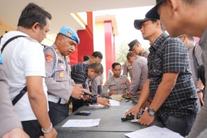 Polresta Bandung Gelar Pemeriksaan dan Penggudangan Senjata Api Puluhan Personel