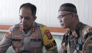 Polresta Bandung Bersama Perwakilan Ojol Berikan Bantuan Kepada Korban Kekerasan