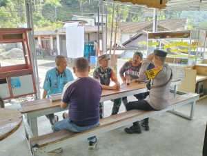 SAMBANG WARGA DESA NYALINDUNG OLEH ANGGOTA POLSEK CISEWU