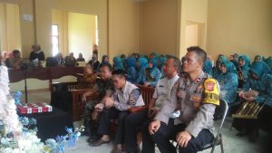 ANGGOTA POLSEK CISEWU POLRES GARUT  MELAKSANAKAN SOSIALISASI POLMAS KEPADA MASYARAKAT DESA PAMALAYAN