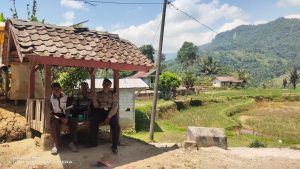 SAMBANG WARGA DESA GIRIMUKTI OLEH ANGGOTA POLSEK CISEWU