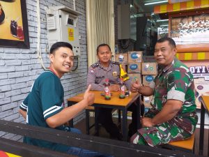 Rutinitas Sinergitas Tni Polri anggota polsek leles polres garut di kp. pangkurisan