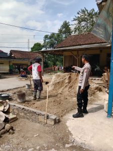 SAMBANG WARGA DESA PAMALAYAN OLEH ANGGOTA POLSEK CISEWU