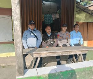 SAMBANG WARGA DESA KARANGSEWU OLEH ANGGOTA POLSEK CISEWU