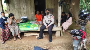 SAMBANG WARGA DESA PAMALAYAN OLEH ANGGOTA POLSEK CISEWU