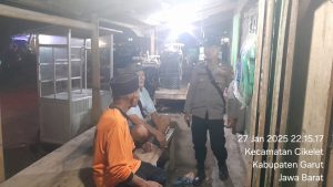 Lautan biru malam hari polsek cikelet himbau masyarakat menjaga harkamtibmas Wilkum cikelet