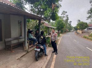 Polsek Pakenjeng melaksanakan Sambang di Kampung Cijulang Desa Jatiwangi