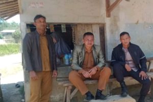 Bhabin polsek samarang laksanakan door to door di desa parakan