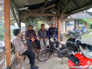 SAMBANG WARGA DESA SUKAJAYA OLEH ANGGOTA POLSEK CISEWU