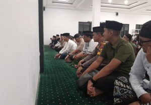 Kapolsek Wanaraja Shalat Subuh Berjamaah