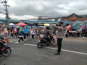 Rutinitas Polsek leles polres garut laksanakan Gatur jam rawan pagi di jl.raya leles