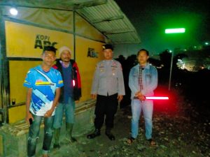 ciptakan kondusip Polsek leles polres garut patroli kryd malam di ds. Salamnunggal