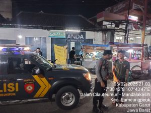 Patroli Malam Polsek Pameungpeuk Dalam Menjaga Kondusifitas Wilayah