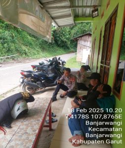 Jelang siang hari, polsek banjarwangi patroli