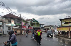 GIAT ANGGOTA MELAKSANAKAN GIAT PATROLI KRKYD DIWILAYAH HUKUM POLSEK CISURUPAN