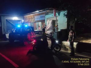 Patroli KRYD Polsek Pakenjeng di Kampung Arinem Desa Jayamekar
