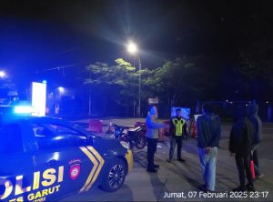 Ciptakan Kamtibmas yang Kondusif Unit Samapta Polsek Kadungora Polres Garut Patroli Dialogis “*GARUT LAUTAN BIRU”*