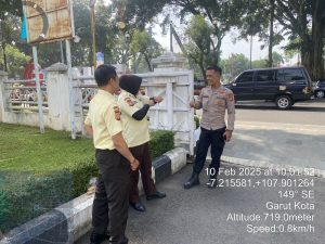 Panit Samapta Polsek Garut Kota Aiptu Gunawan Lakukan Pembinaan Terhadap Petugas Security