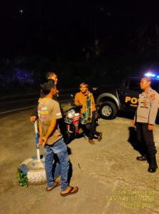 Patroli KRYD Polsek Pakenjeng di Desa Jatiwangi