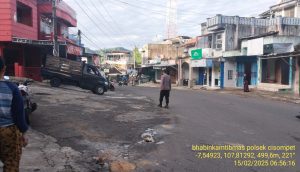 Giat Anggota Polsek Cisompet* telah melaksanakan *Pengaturan Arus Lalu lintas Rawan Pagi*
