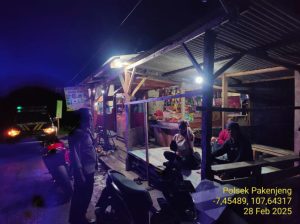 Patroli KRYD Polsek Pakenjeng di Kampung Cidarangdan Desa Neglasari