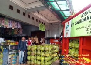 Anggota piket jagaelaksanakan giat krkyd siang d wilayah Polsek cisurupan