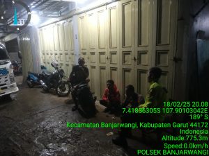Polsek banjarwangi laksanakan patroli malam