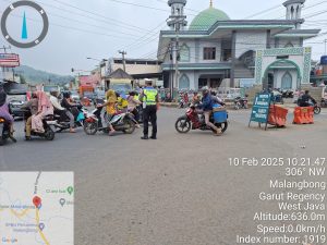 UNIT LANTAS POLSEK MALANGBONG LAKUKAN PENGATURAN SIANG