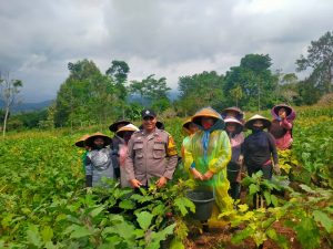 Bhabinkamtibmas Tingkatkan Sambang, Dekatkan Dengan Warga