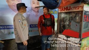 Giat KRYD Garut Lautan Biru Anggota Polsek Bayongbong Dan Polsubsektor Cigedug Beri Pesan-Pesan/Pengertian Yang Baik Dan Benar