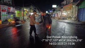 Giat KRYD Garut Lautan Biru Anggota Polsek Bayongbong Dan Polsubsektor Cigedug Beri Pesan-Pesan/Pengertian Yang Baik Dan Benar