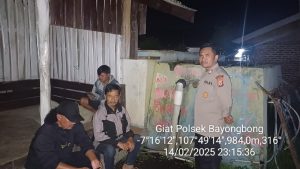 Anggota Polsek Bayongbong Dan Polsubsektor Cigedug Mendukung Dan Membantu Masyarakat Dari Keamanan Lingkungan Kec. Bayongbong