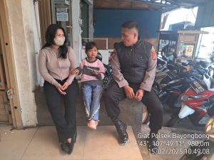 Bhabinkamtibmas Giat Door To Door System Menjalin Silaturahmi Bersama Masyarakat
