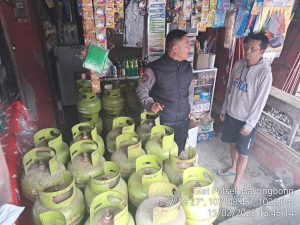 Door To Door System, Bhabinkamtibmas Polsek Bayongbong Berikan Himbauan Kamtibmas