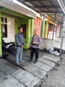 Door To Door System, Bhabinkamtibmas Polsek Bayongbong Berikan Himbauan Kamtibmas