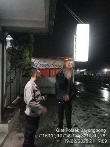 Giat KRYD Garut Lautan Biru Anggota Polsek Bayongbong Dan Polsubsektor Cigedug Beri Pesan-Pesan/Pengertian Yang Baik Dan Benar