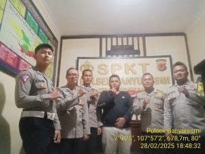 polsek banyuresmi anggota melaksanakan kegiatan sispam mako