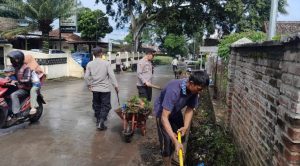 Kapolsek Wanaraja Gelar Kegiatan Jumat Bersih