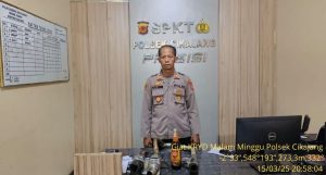 Hasil Press Release Polsek Cikajang Yaitu 1 (Satu) Botol Minuman Keras (Miras) Dan 3 (Tiga) Buah Knalpot Bising